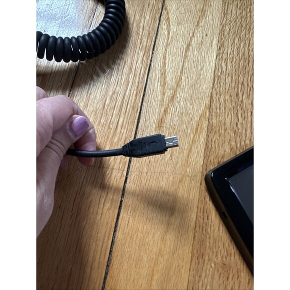 Nextar Q4 Automotive Mountable GPS Bundle With Charger And Case - Picture 9 of 9